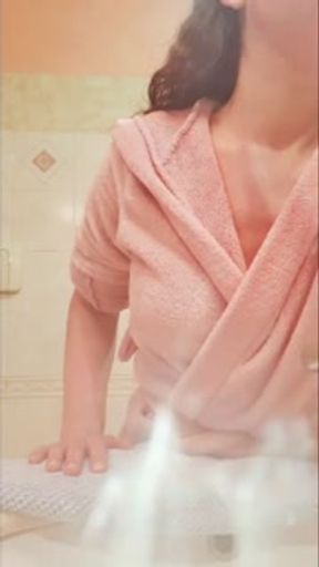 Watch me put on the lotion before bedtime