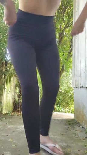 Gym babe shows off her big ass