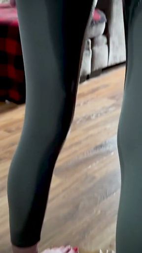 Gym Girl Desperation - Daddy Makes Me Piss My Leggings the Second I Walk in