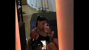 Puse una camara tapada para ver a mi hermanastra mientras su madre no est&aacute_