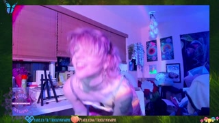 ohhi i'm live for a bit ^-^ chill dancey stream and working on the new update!!