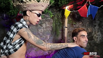 Novinhos Gulosos Devoram Os Paus Enormes Dos Cariocas Dotados da Hotboys