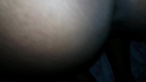 Fodendo a namorada com o dedo no cu