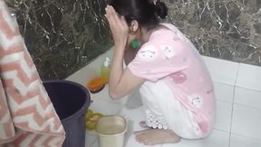 Desi hot girl ko paise dekar jabar dasti pela