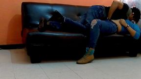 cogimos deli en el sofa