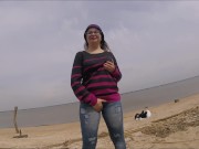 baixinha despida na praia