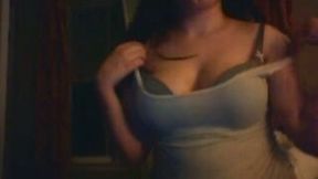 Amateur sweet web cam babe gonna get rid of her T-shirt to show her tits
