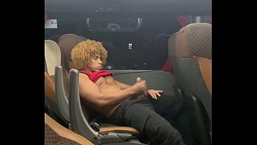 BATENDO PUNHETA NO BUSAO