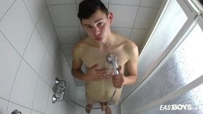Roger Cossey Takes Steamy Shower on Day 1