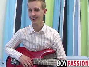 Petite young twink Jacob Rex wanks off after interview