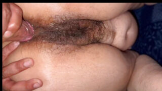 Une pute indienne de 18 ans aux gros seins se masturbe