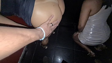 Aventuras do Casal Mattos - Levei minha mulher no swing pra dar pra todo mundo enquanto eu gozava na buceta da amiga dela