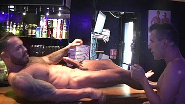2357 Juan perez fucked barebakc y VIktror ROM in public