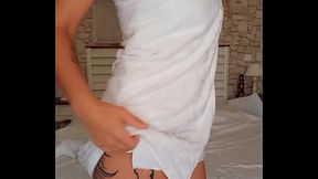 Suite de la danse apr&egrave_s la douche