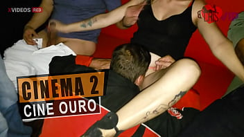 Cristina Almeida com desconhecidos no cinema no centro de s&atilde_o paulo, muito sexo e leitinho na boca gravado pelo corno do seu marido