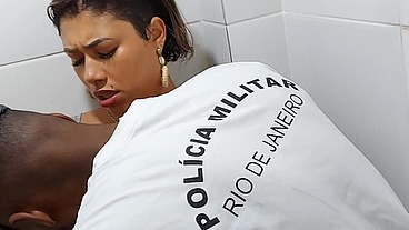 FREE - Banheiro/Policial
