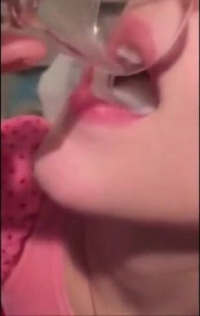 Fantastic Amateur Girlfriend Swallows