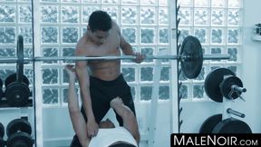 MaleNoir.com - Black bottom Zario Travezz ass fucked by Latin top Mateo Fernandez har
