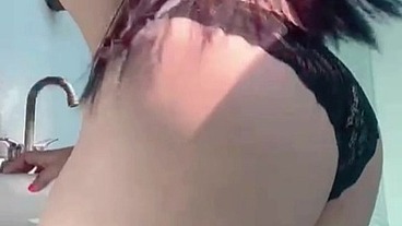 CULONA LATINA MEXICANA SECRETARIA EN DIAS FERTILES SE QUITA TODO SU UNIFORME EN EL CUARTO DE LA OFICINA MUESTRA TODO SU CULO Y VAGINA SECRETARIA EN CACHETEROS