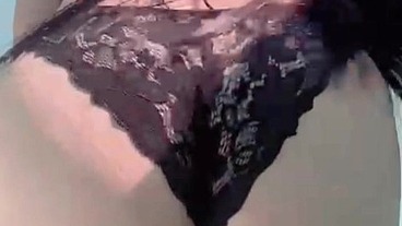 CULONA LATINA MEXICANA SECRETARIA EN DIAS FERTILES SE QUITA TODO SU UNIFORME EN EL CUARTO DE LA OFICINA MUESTRA TODO SU CULO Y VAGINA SECRETARIA EN CACHETEROS
