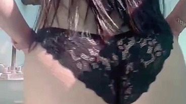 CULONA LATINA MEXICANA SECRETARIA EN DIAS FERTILES SE QUITA TODO SU UNIFORME EN EL CUARTO DE LA OFICINA MUESTRA TODO SU CULO Y VAGINA SECRETARIA EN CACHETEROS