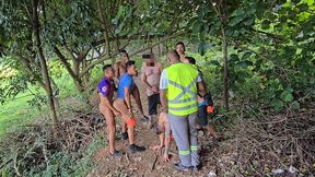 surubao nas trilhas dos casados em publico