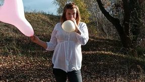 blowtopop cristal heart balloon in park
