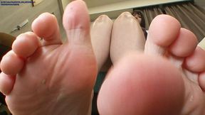 Yurino's socked toes tease ( Tiny3DX 01)
