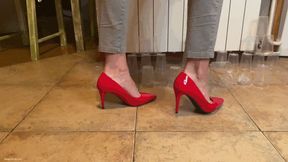 PLASTIC CUPS CRUSH IN RED HIGH HEELS - MOV Mobile Version