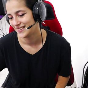 Famous Streamer Decided to Fuck Live with Her Partner