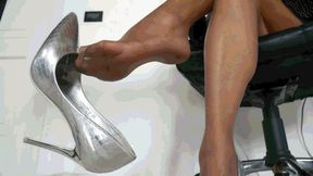 Her seductive legs MP4 (1920x1080) FHD