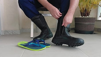 TAKING OFF MY WORK BOOT - MLV03 (65C32)