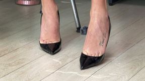 ASMR squishing water in Louboutin, squishing high heels, ASMR high heels sound, wetting loubotuin, high heels wet, high heels dangling, high heels stomping, sound of high heels, sound of leather