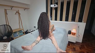 Brazilian girl conhece gringo e vai at&eacute_ o apartamento dele...Senta gostoso no pau dele at&eacute_ ele gozar dentro da bucetinha dela. Fazendo o encontro ser inesquec&iacute_vel!