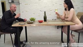 Teen Maid Meet His Boss Nacked at Home