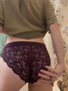 tiny booty shake