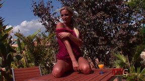 Neilla masturbates in the sun