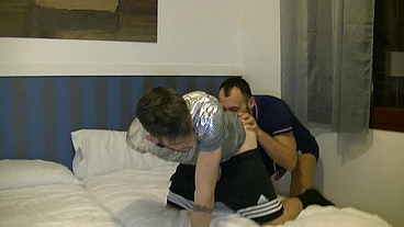 2142 hetero se fait bouffer le cul par son poteVoici AXEL un bel hétéro qui ...