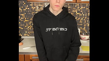 18-Year-Old'_s Creamy Dick Burst