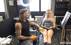 Dirtysarah, bitch got her forehead tattooed