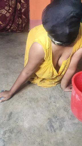 Indian made Sruti clean floor and showing her full naked body