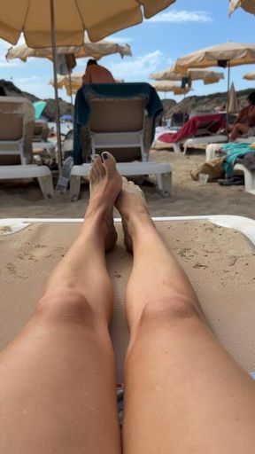 Sandy feet 🏖️👣