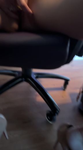 High heel coworker gets a surprise squirt at work
