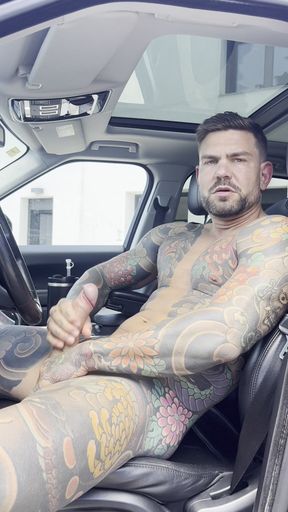 Guy Masturbates in the Car