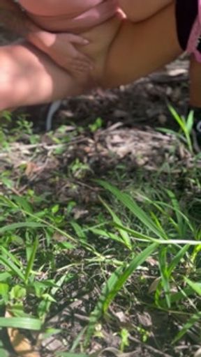 Huge outdoor pee - slut peeing in nature