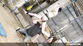 ”Submissive Ellio Amari cums after some rubs & sucks”