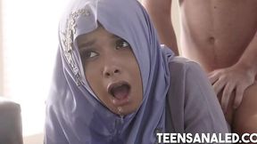 Teen in Hijab Gives Sloppy Blowjob