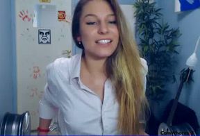 Everytime this camgirl is on screen she makes my eyes happy