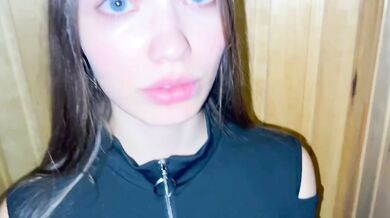 PUNISHED A HOTEL EMPLOYEE WITH CUM ON HER FACE