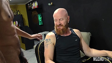 Barbeiro entrou pelado pra fazer minha barba